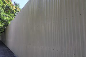 Thi công hàng rào tôn cho các công trình uy tín, chất lượng