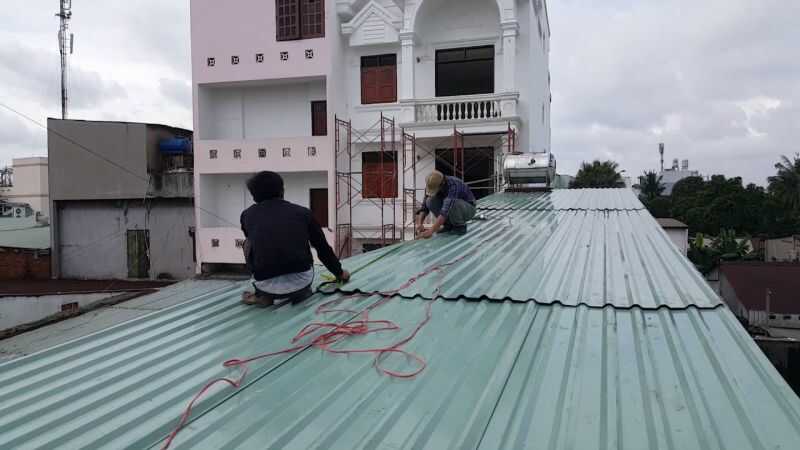 lợp mái tôn chống thấm nhà tại Long Biên